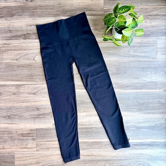 Spanx Look At Me Now Seamless Black Ankle Zip Leggings Size 1X - Picture 13 of 15